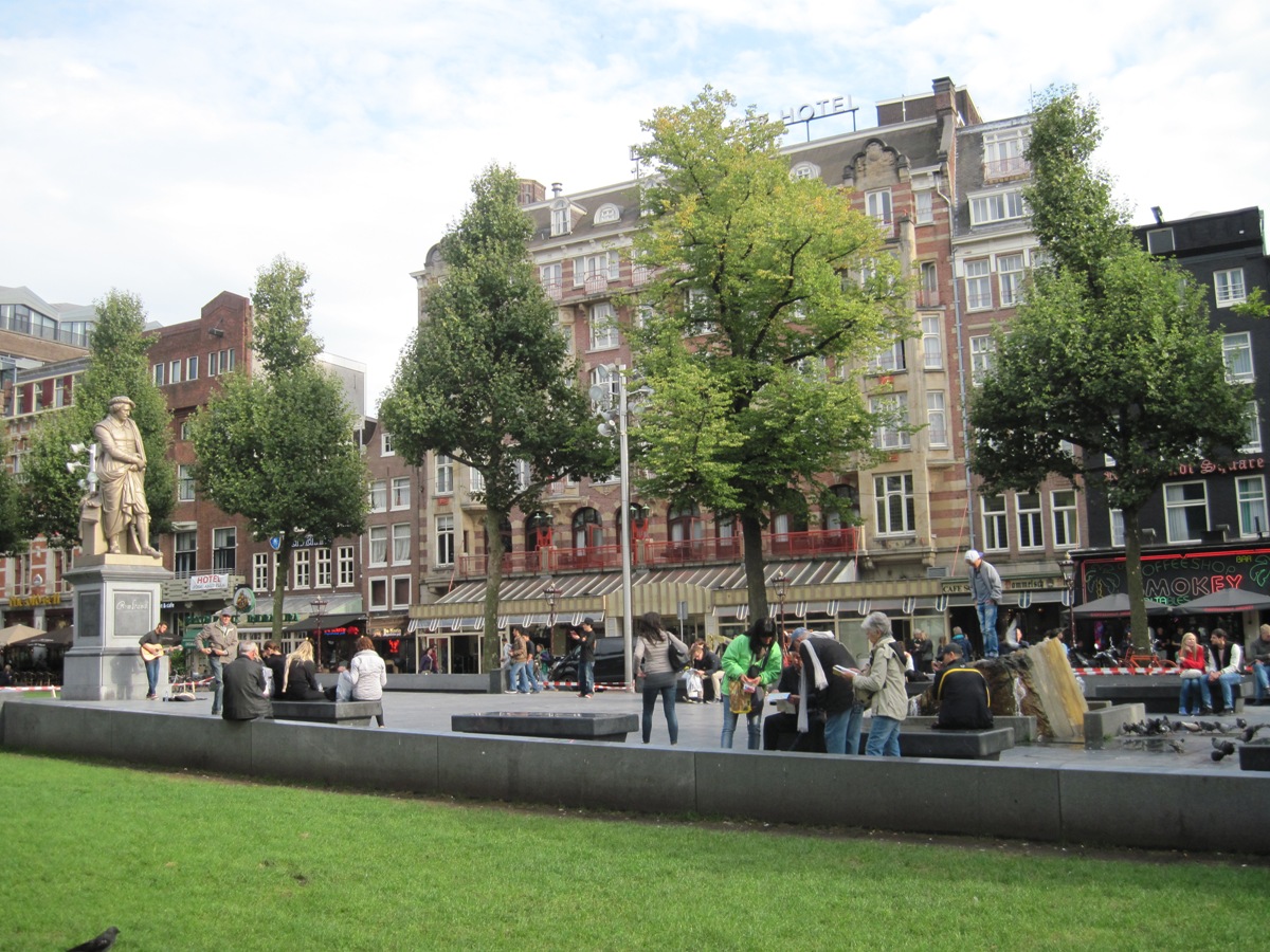 23- Amsterdam- Monumento a Rembrand